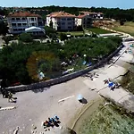 1 * Malinska