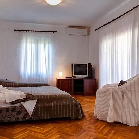 1 Malinska